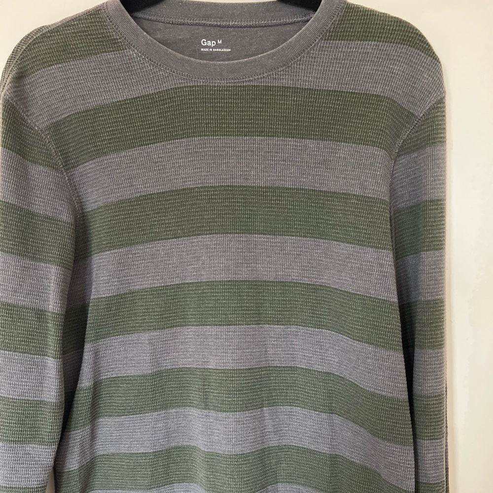 Mens medium Gap shirt